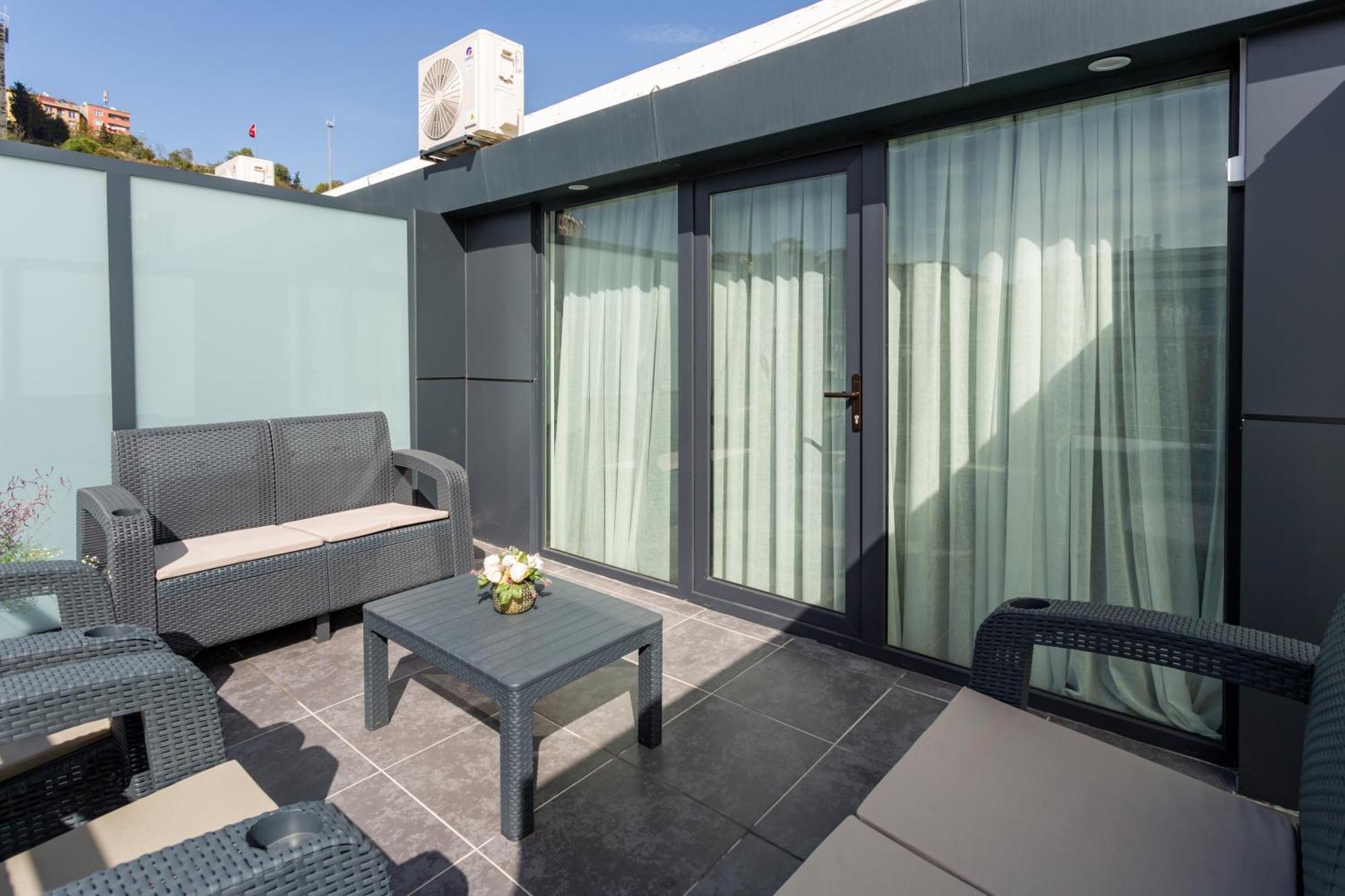 Atm Suit Otel Istanbul Exterior photo